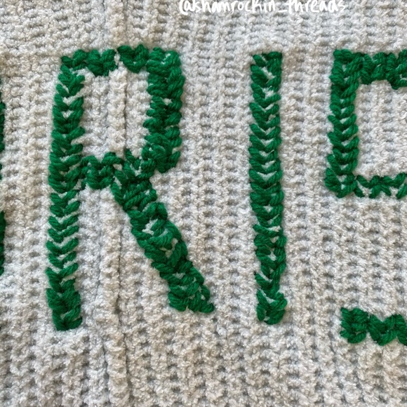 University of Notre Dame hand knit embroidered sweater - Picture 15 of 16